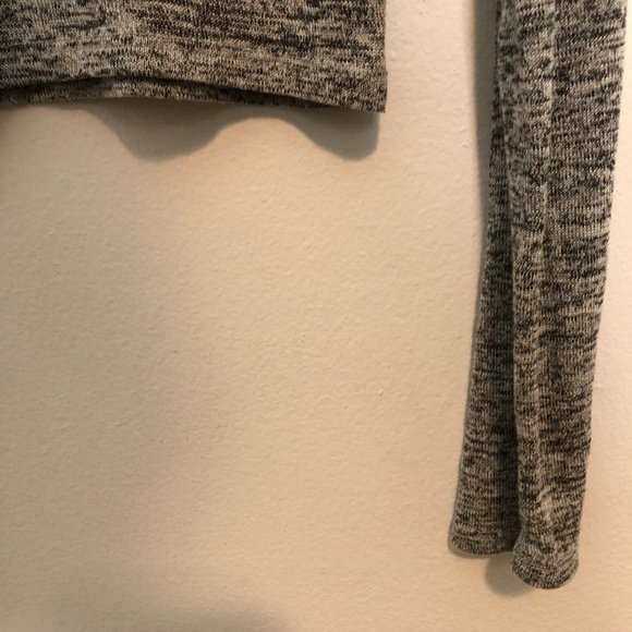 HOLLISTER Cropped Long Sleeve Shirt Grey Sz Small - Picture 3 of 6